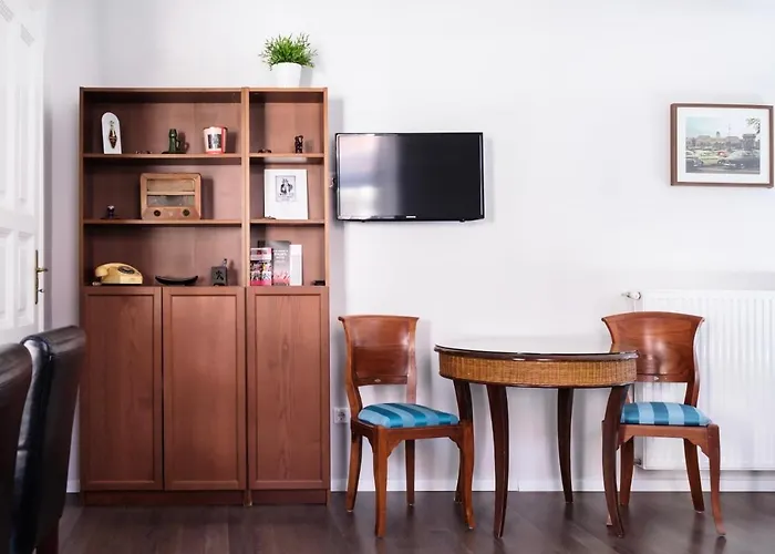 Andrassy Garden Apartment In Center Budapest
