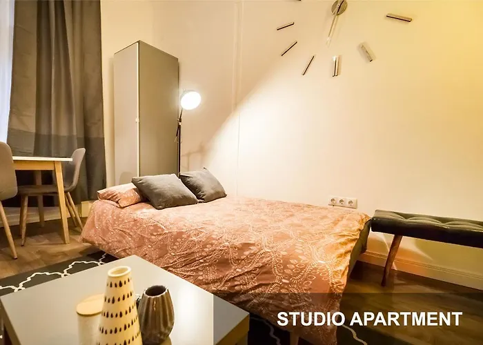 Bpr Whistle Arts Industrial Apartment Budapeste