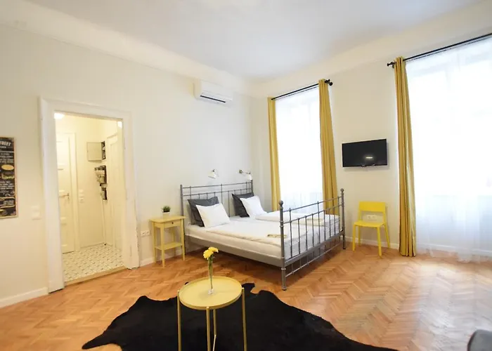 Standard Apartment By Hi5 - Chainbridge Budapeste