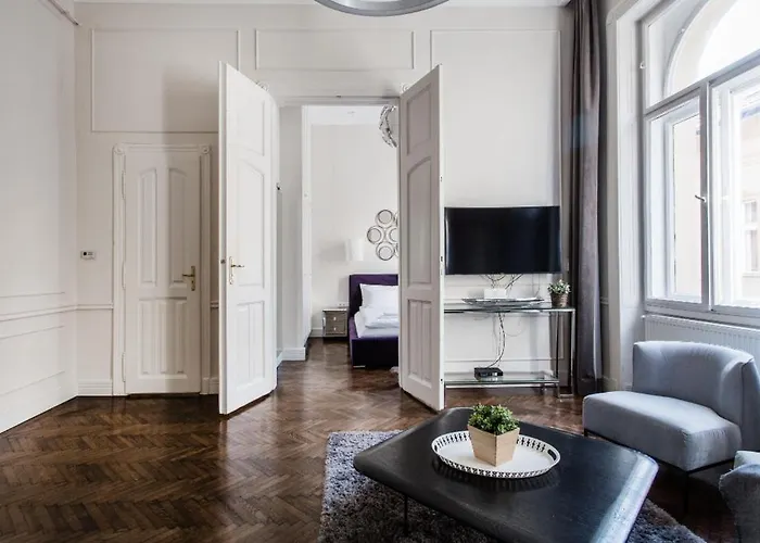 Opera Apartment With Free Parking, 2Br2Ba, Ac Budapeste